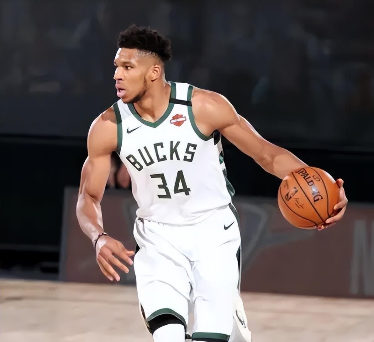 全明星赛今夜再迎强敌,密尔沃基雄鹿战术微调,主帅态度:球迷炸锅,轮换策略成焦点的简单介绍 全明星赛今夜再迎强敌,密尔沃基雄鹿战术微调,主帅态度:球迷炸锅,轮换策略成焦点的简单介绍