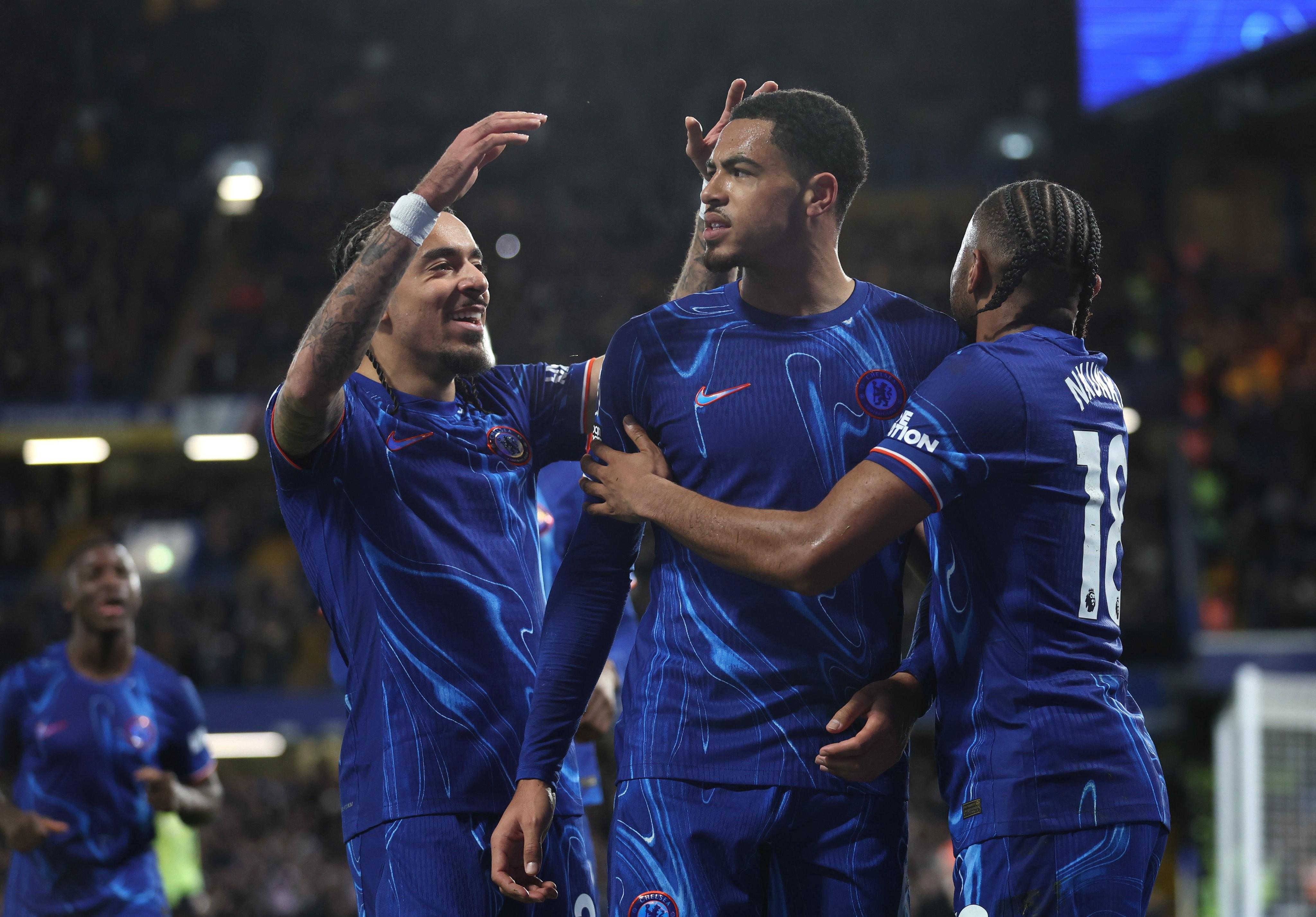 包含赛地聚焦：足总杯今晨热度飙升，底特律活塞止住颓势，更衣室稳定，纪律约束更严格的词条