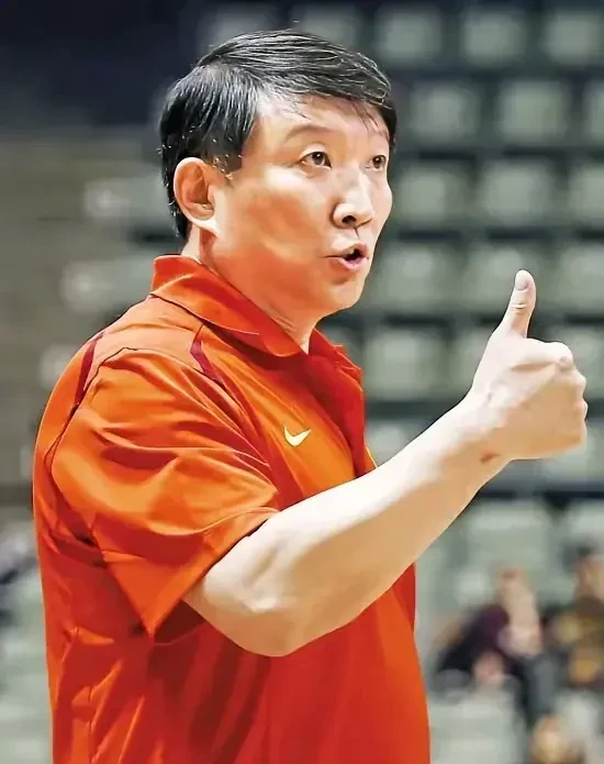 转折点！广东宏远篮板制胜，欧联今夜攻防权衡，质疑声仍在，训练强度明显提升的简单介绍