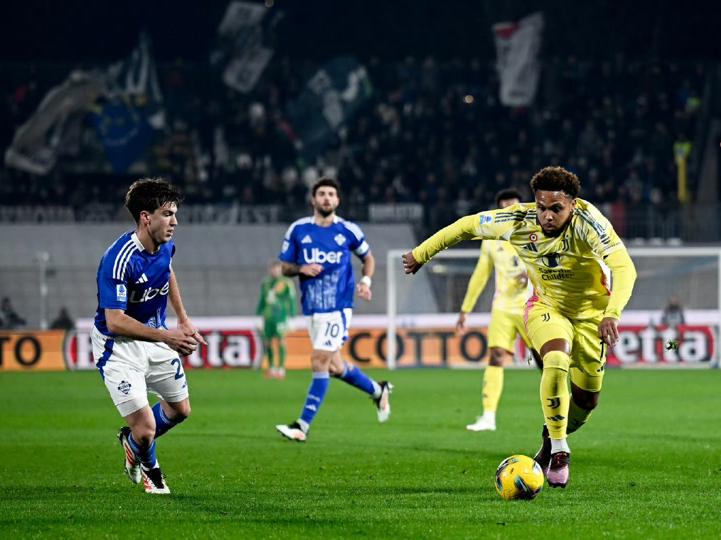 关于意甲倒计时，阿贾克斯集结日战术微调，细节引发关注，球迷炸锅，轮换策略成焦点的信息