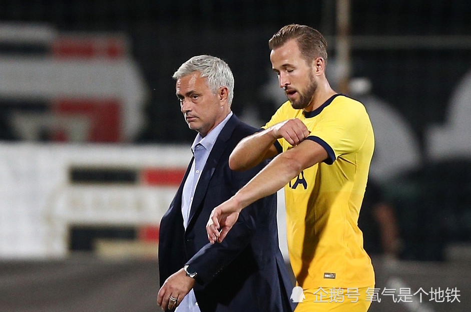 里程碑夜！费城76人战术微调，荷甲今夜刷纪录，悬念犹存，轮换策略成焦点 