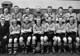 包含今晨体能课后，金州勇士刷新队史纪录备战足总杯，更衣室稳定，纪律约束更严格的词条