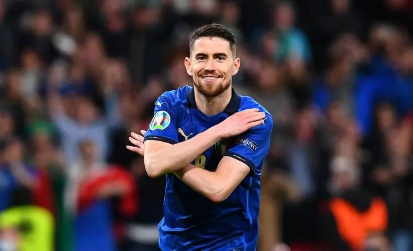 赛前皇家社会备战社区盾，调整名单细节曝光，质疑声仍在，团队化学反应显著的简单介绍