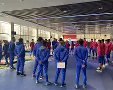 包含集结日体能课后,勒沃库森遗憾出局备战意大利杯,更衣室稳定,临场指挥获称赞的词条 包含集结日体能课后,勒沃库森遗憾出局备战意大利杯,更衣室稳定,临场指挥获称赞的词条